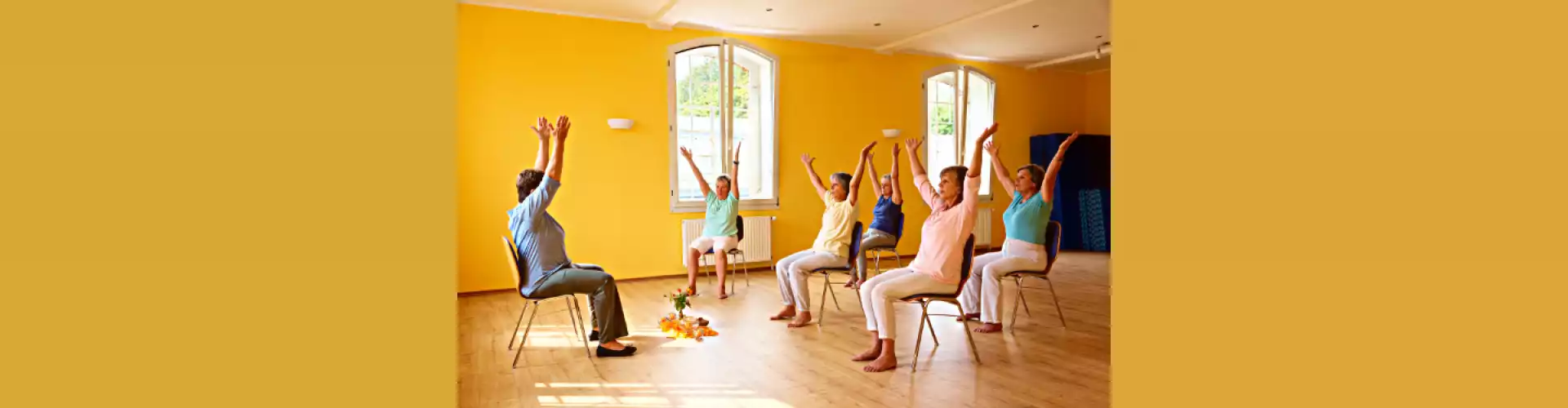 Yoga sur chaise et Qigong - Assis ou debout ! - Online Class by Stephanie Brail