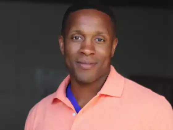 Cornelius Jones, Jr.,
                            Health & Wellness, Health & Wellness
                            Expert at Nuevo en el paquete Fitness